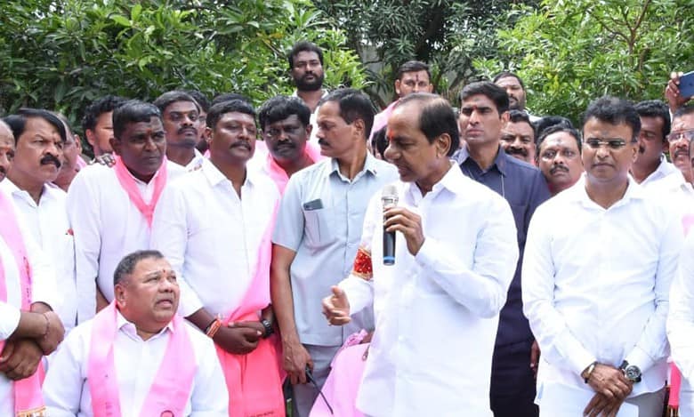 Ex-Telangana TDP chief Kasani Gnaneshwar Mudiraj joins BRS