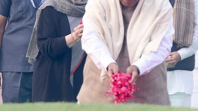 _Kharge and Sonia Gandhi paid floral tribute to Jawaharlal Nehru