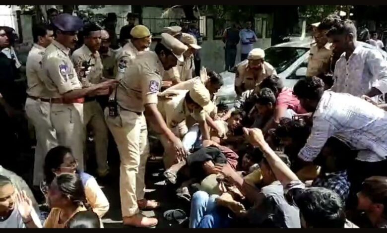 Video: Nizam College students stage protest in Hyderabad