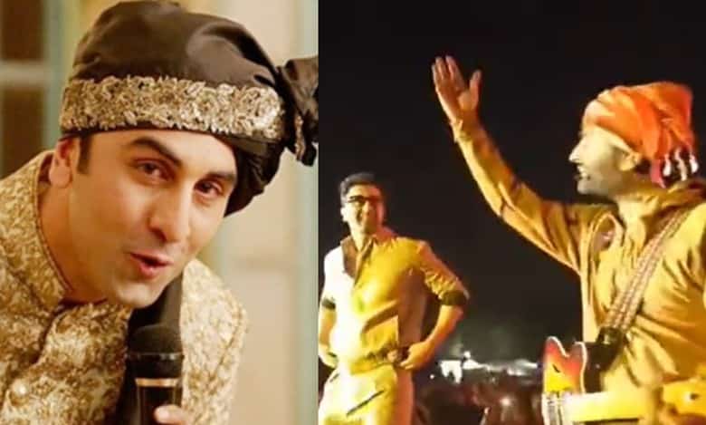 Ranbir Kapoor grooves to 'Channa Mereya', bows down to Arijit Singh on stage
