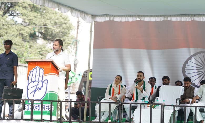 No cases on Owaisi as he is helping Modi: Rahul in Hyderabad