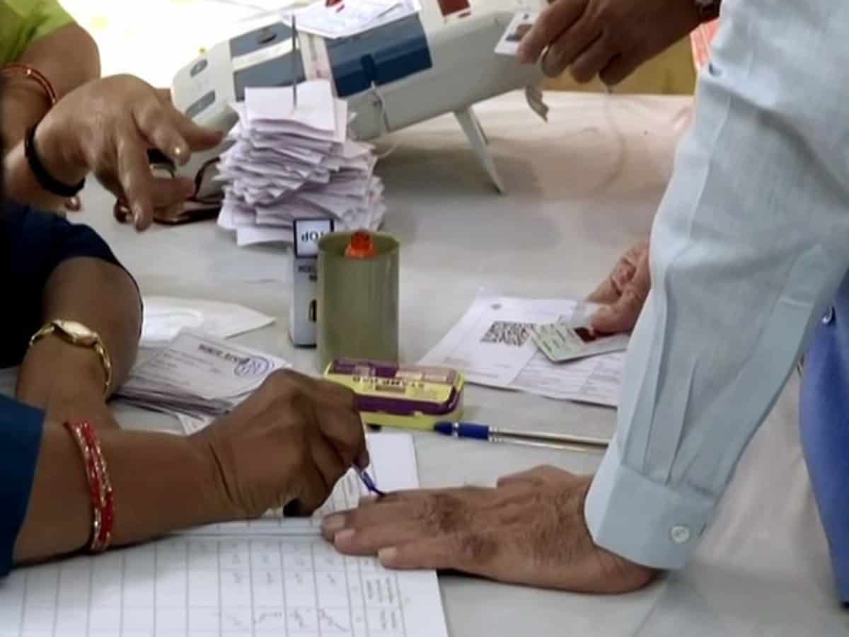 Queue status, waiting time at polling stations in Hyderabad