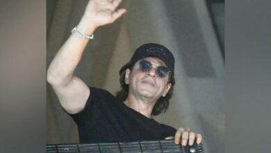 "I live in a dream of your love": Shah Rukh Khan thanks fans for birthday wishes