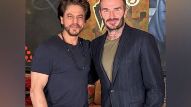 Starstruck SRK shares pic with David Beckham, advices him to "get some sleep"