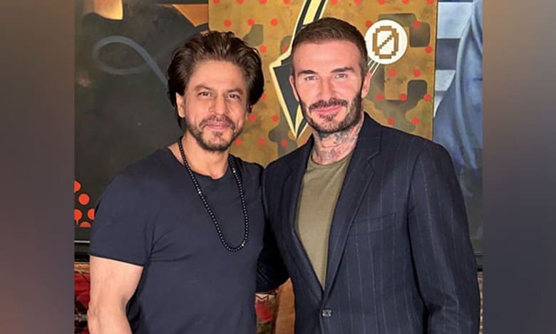 Starstruck SRK shares pic with David Beckham, advices him to "get some sleep"