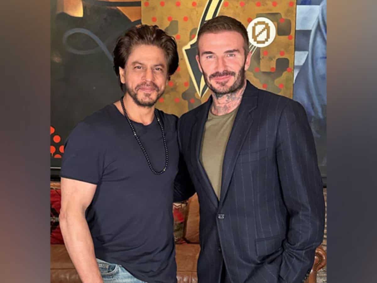 Starstruck SRK shares pic with David Beckham, advices him to 