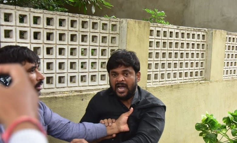 Scribe arrested for attacking photojournalist in Neredmet