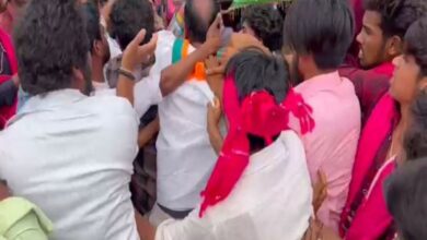 Telangana: Scuffle breaks out between BRS, BJP workers in Nalgonda