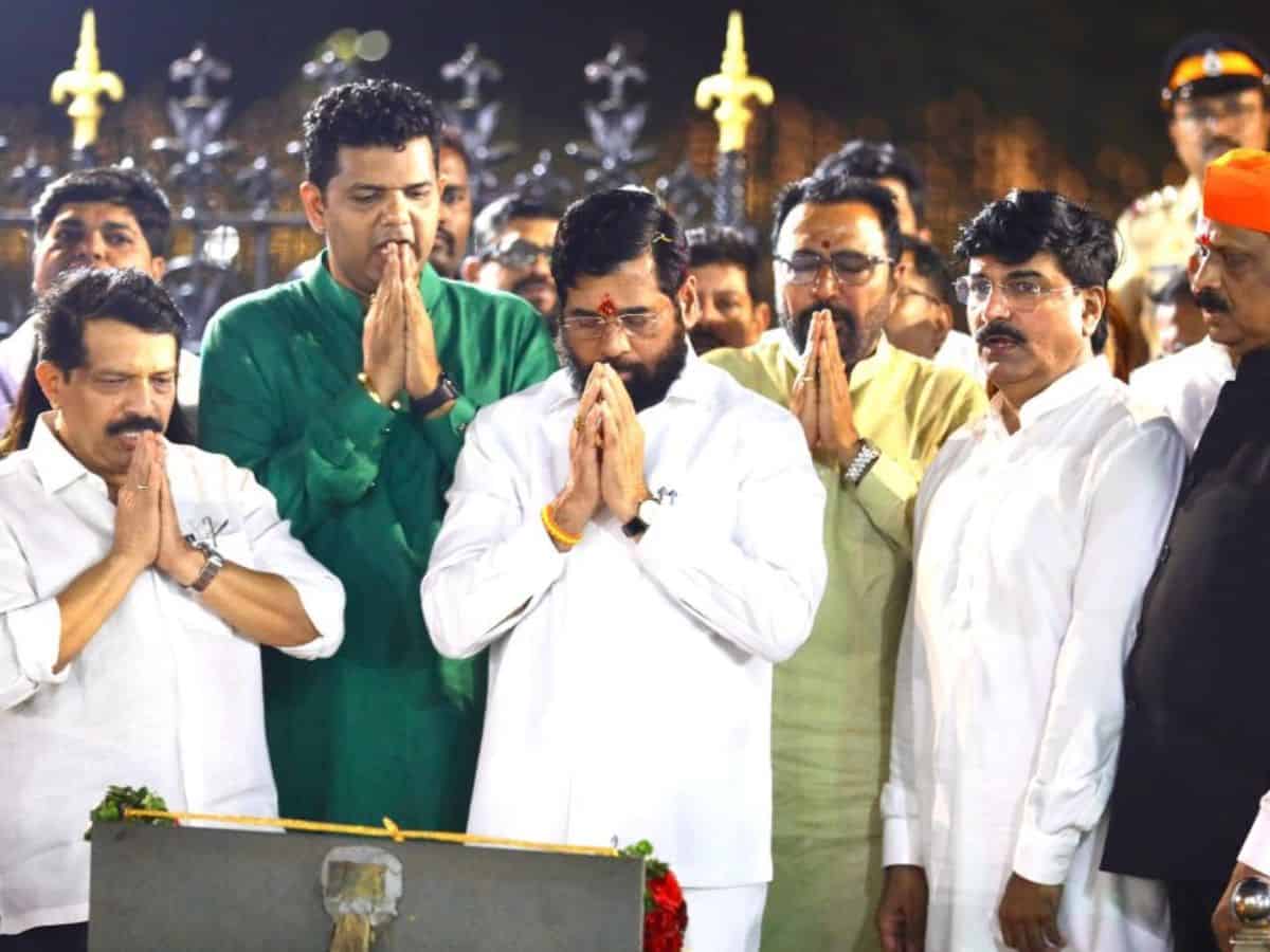 Shiv Sena at the memorial of Balasaheb Thackeray