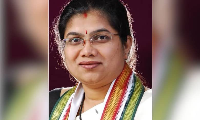 Telangana Congress' Palvai Sravanthi quits party, blames 'commercialisation'