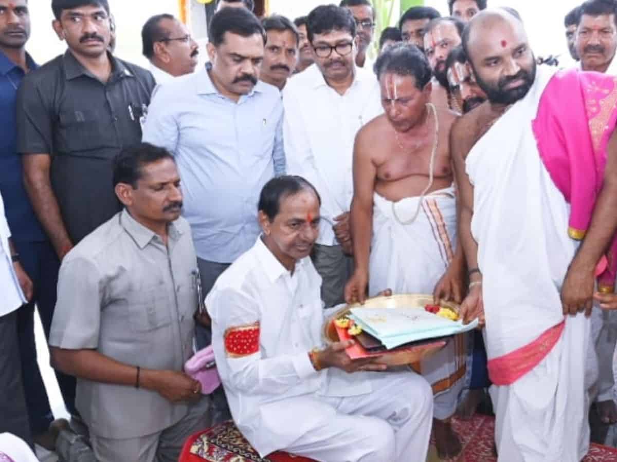 Telangana: KCR offers prayers with nomination papers at his 'lucky temple'