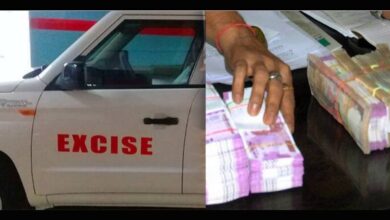 Telangana excise inspector caught with money, suspended