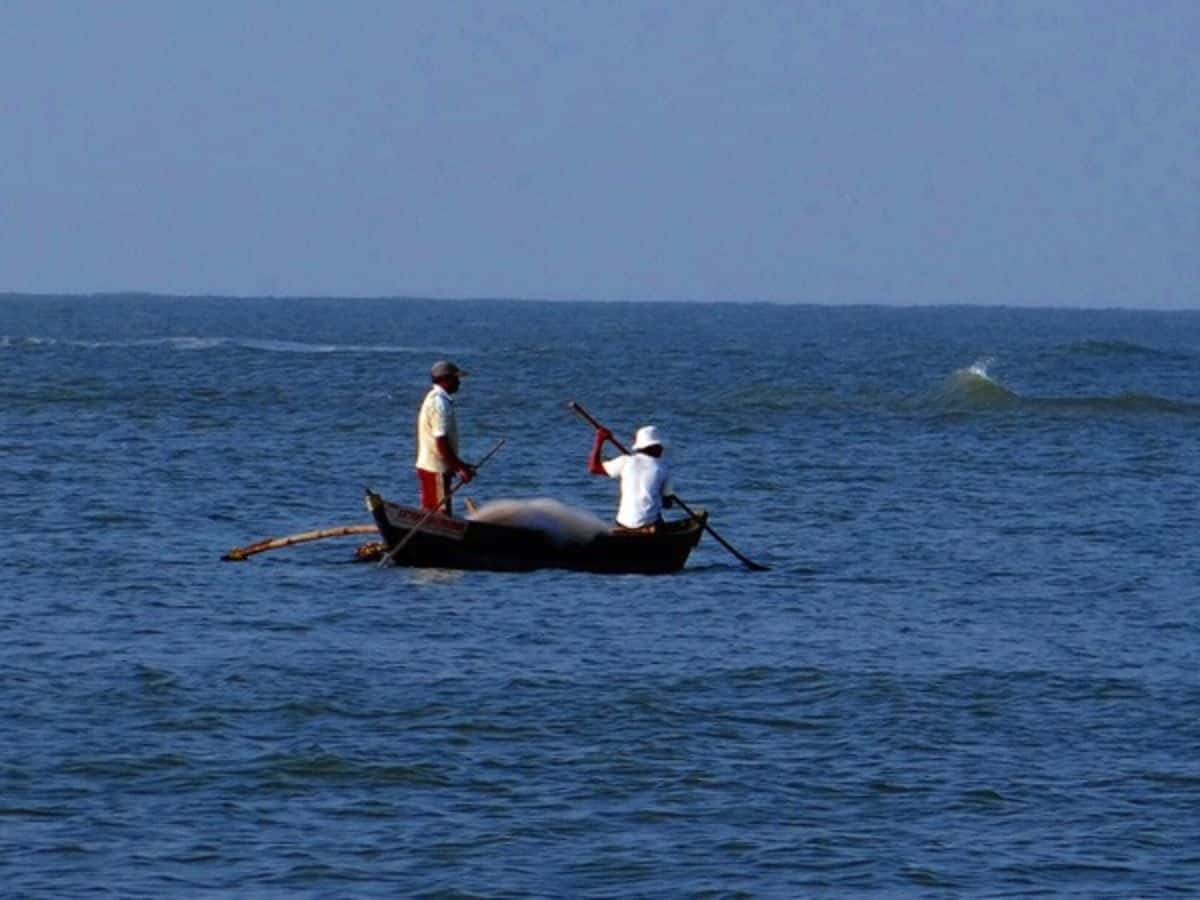Sri Lankan Navy arrests 32 Indian fishermen