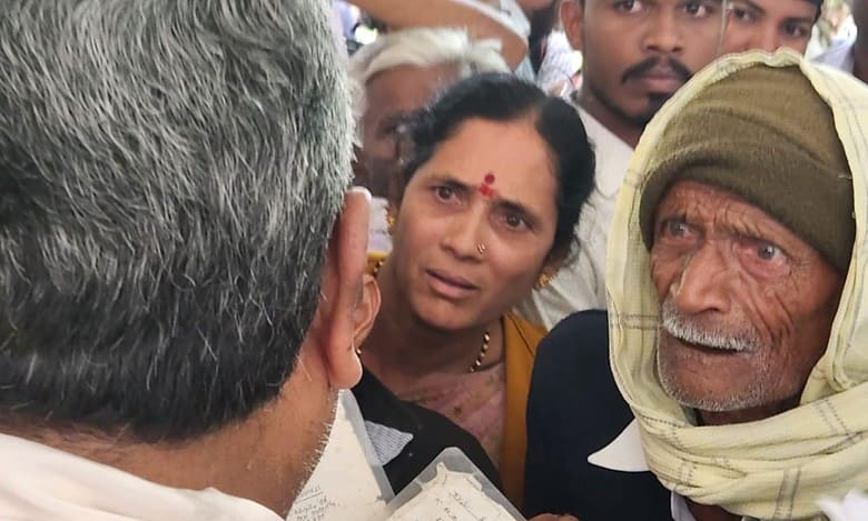 K’taka CM Siddaramaiah holds day-long Janata Darshan in B’luru