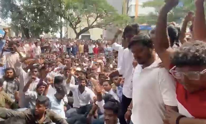 Hyderabad: NSUI, JNTU students protest against Credit-Based Detention