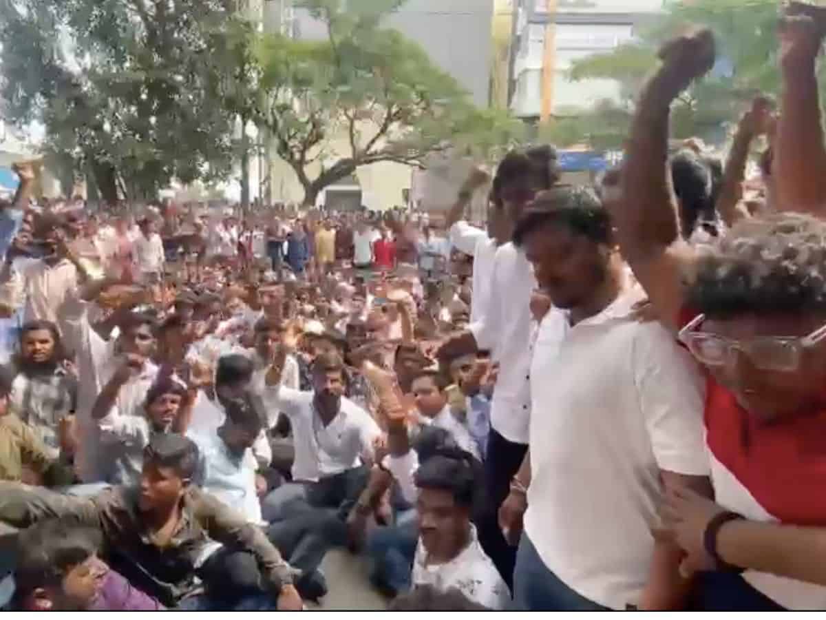 Hyderabad: NSUI, JNTU students protest against Credit-Based Detention