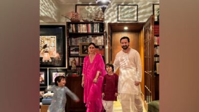 Kareena Kapoor's struggle for perfect Diwali family pic continues