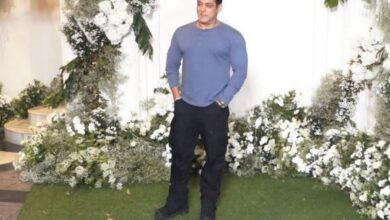 Salman Khan arrives in style at Manish Malhotra's Diwali bash