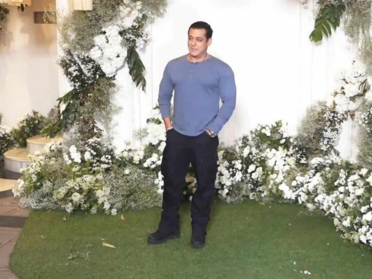 Salman Khan arrives in style at Manish Malhotra's Diwali bash