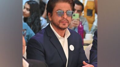 Shah Rukh Khan looks dapper in blue suit at event in Delhi