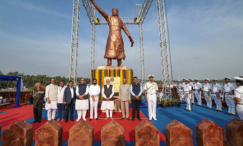 Who owns the statue of Chhatrapati Shivaji that collapsed on Rajkot Fort?