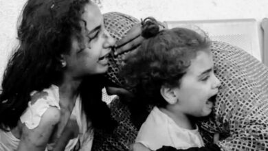 A Palestinian woman comforts her children as they wait at the hospital in Gaza (Photo AFP)