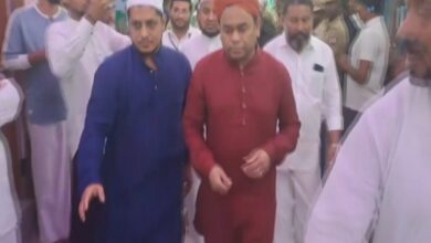 AR Rahman reaches Nagore Dargah in auto-rickshaw to attend Kanduri festival