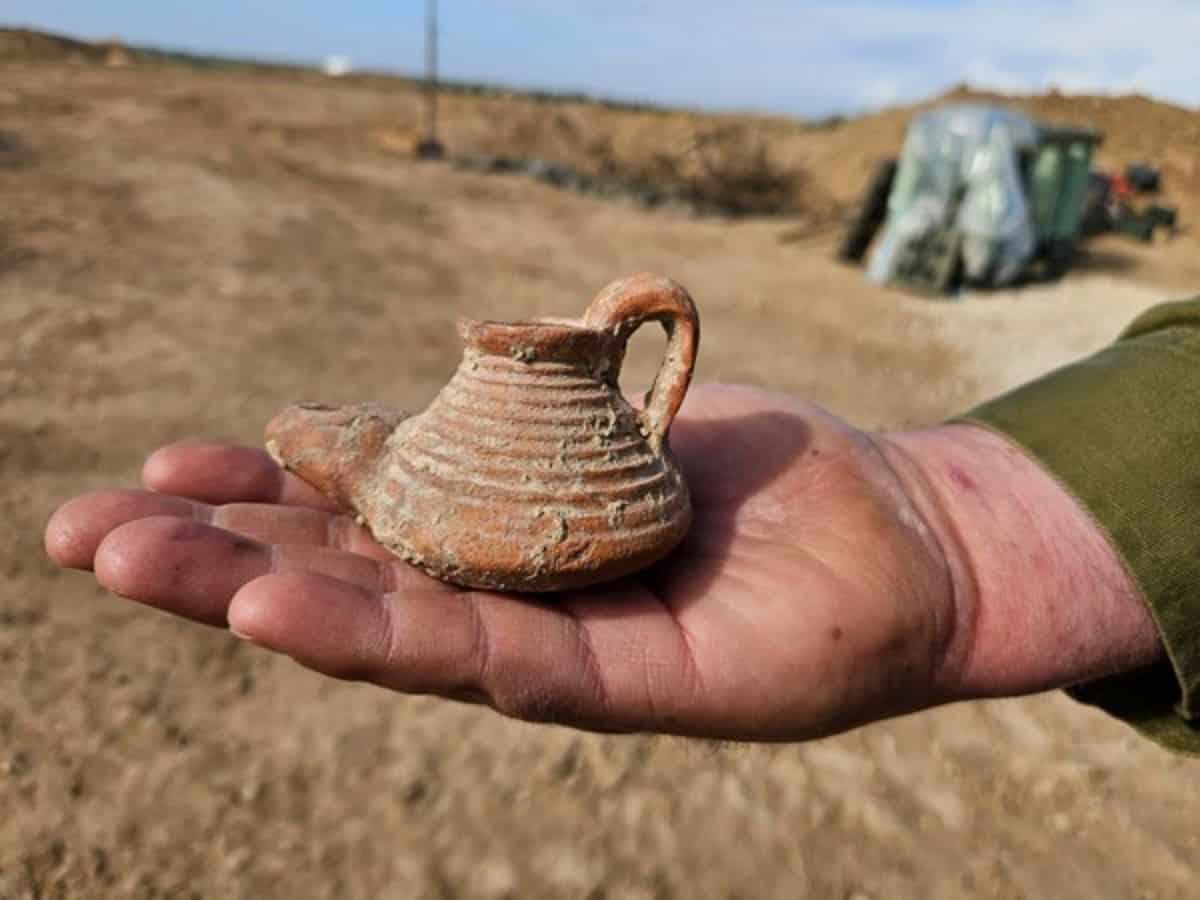 Israeli soldiers discover 1,500-year-old Byzantine oil lamp