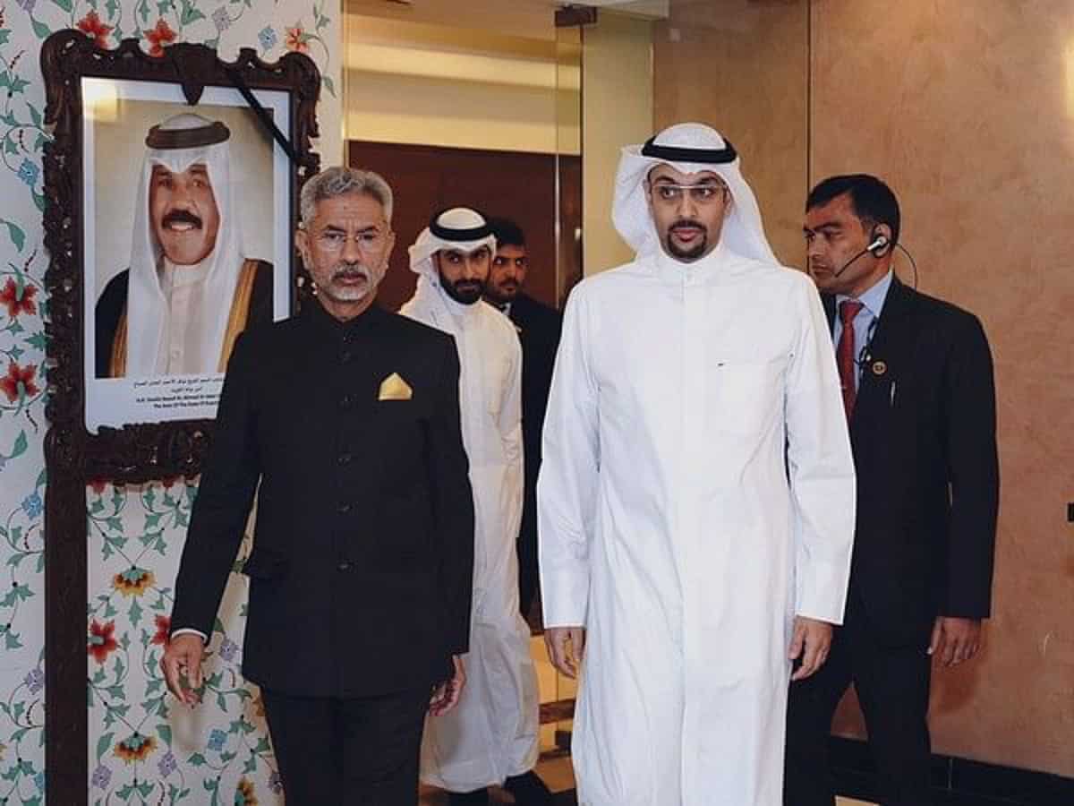 Jaishankar pays condolences at Kuwait embassy on Emir's passing