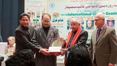 Noted fiction writer Mohammad Ashraf receives Ghalib Award