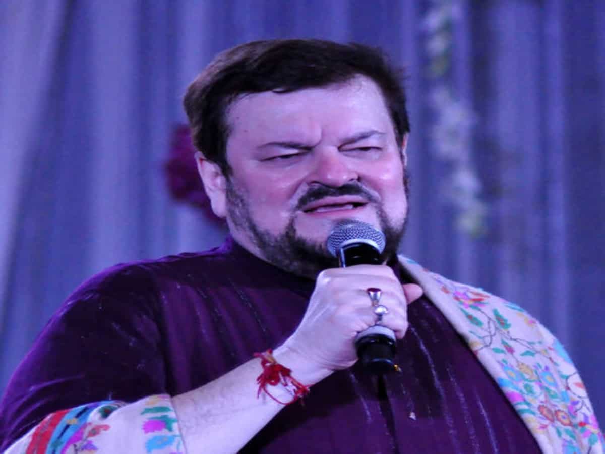 Nitin Mukesh gives special gift to 'Indian Idol 14' contestant