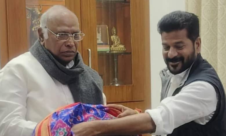 Revanth Reddy Invites Kharge for his Swearing-In Ceremony