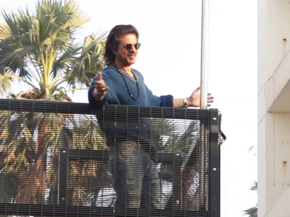 Amid 'Dunki' success, SRK greets fans outside Mannat