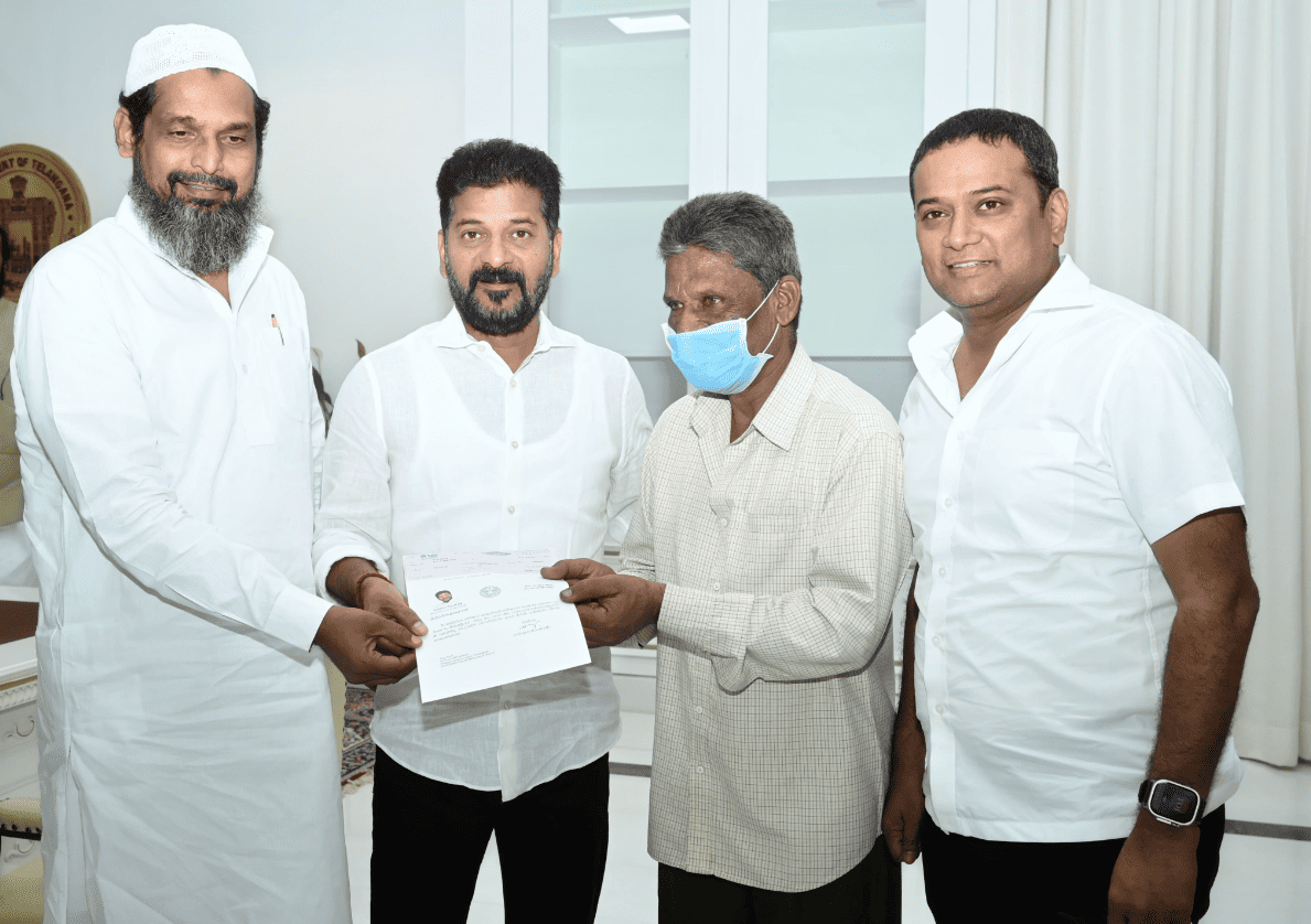 Revanth gives ₹2 Lakhs to Swiggy delivery boy's kin from CMRF