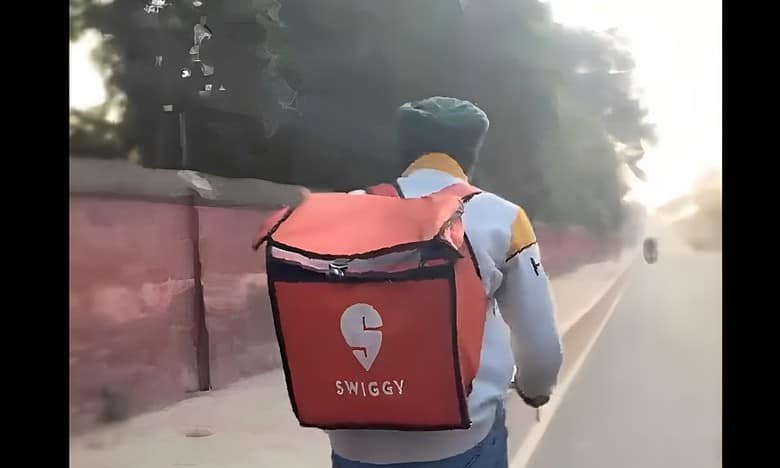 Swiggy delivery agent with dreams of becoming IAS officer
