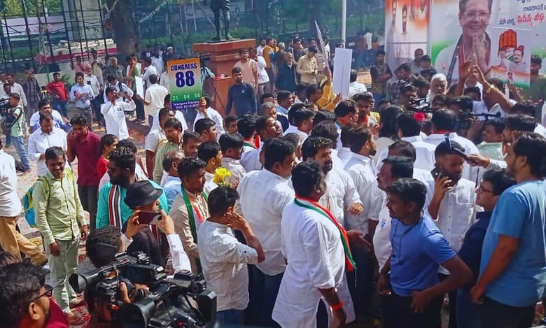 Telangana Congress celebrates initial trends at Gandhi Bhavan