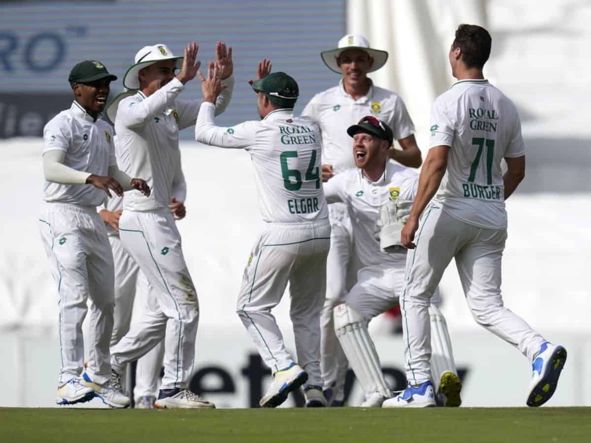 SA beat India by an innings and 32 runs in opening Test