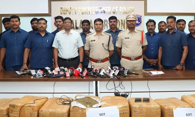 City Police nabs peddlers for transporting ganja from Odisha