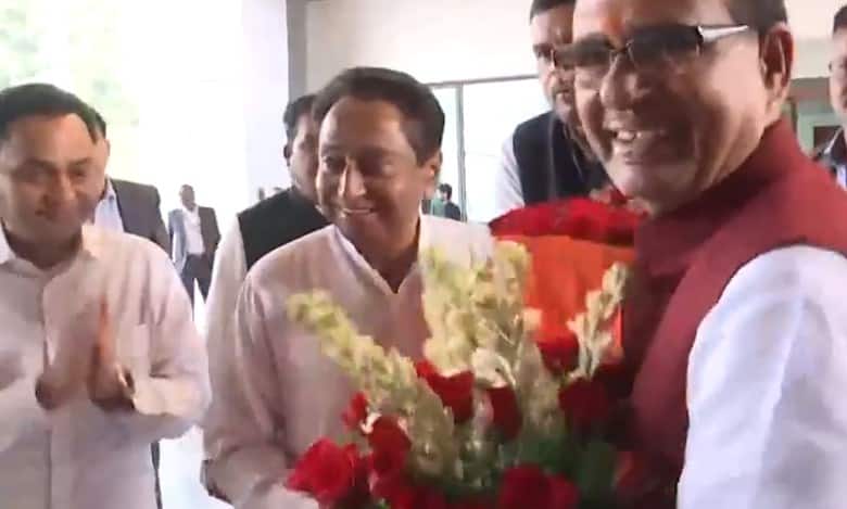 Kamal Nath meets Chouhan, congratulates him for election victory
