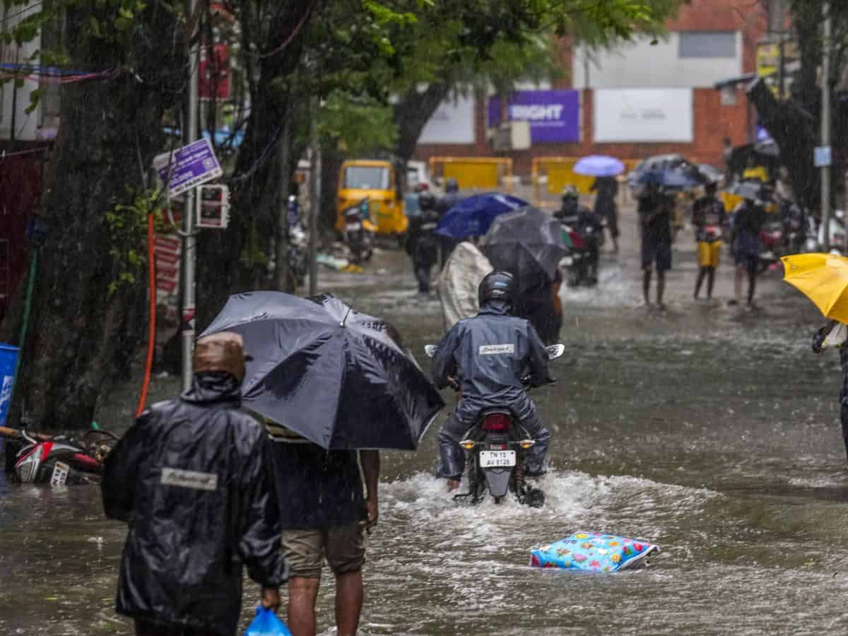 Shah speaks to Tamil Nadu, AP, Puducherry CMs on cyclone situation