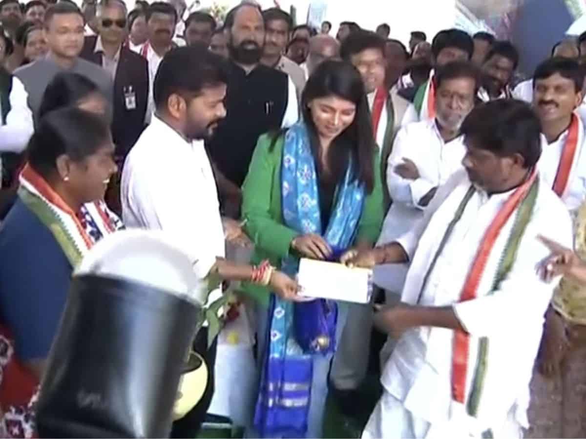 CM Revanth presents Rs 2 crore to boxer Nikhat Zareen