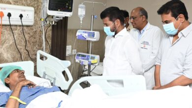 Hyderabad: Revanth Reddy calls on former CM KCR in hospital