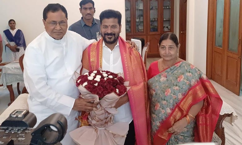 Hyderabad: CM Revanth calls on senior leader Congress Jana Reddy