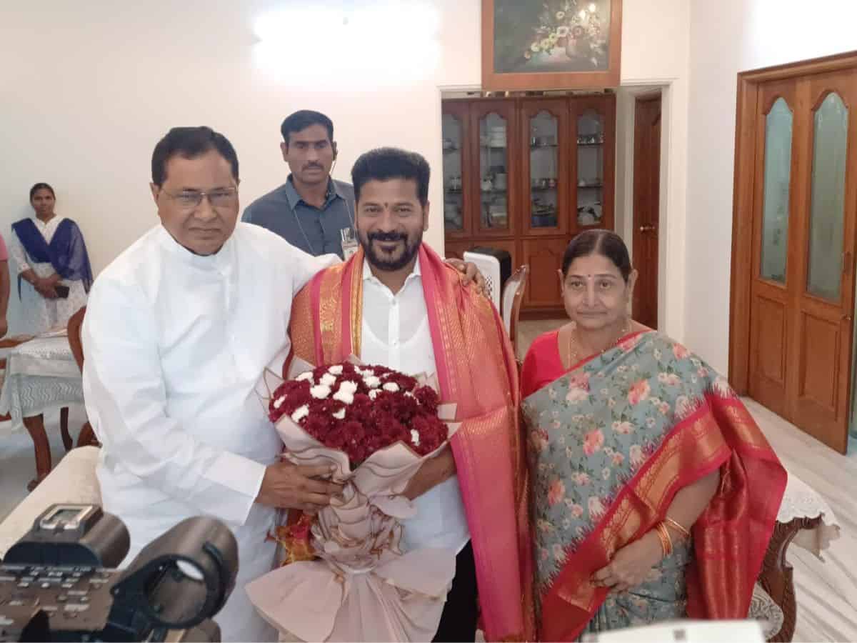 Hyderabad: CM Revanth calls on senior leader Congress Jana Reddy