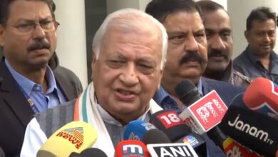 Kerala Guv asks Chief Secy, police chief not to take SFI attack case lightly