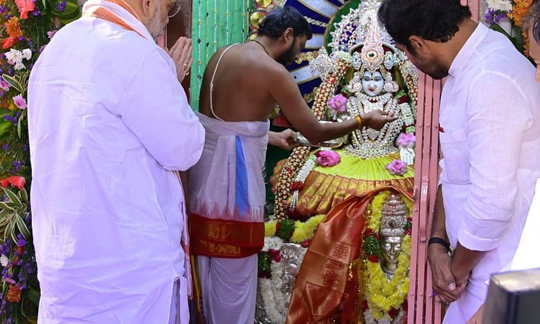 Hyderabad: Amit Shah pays obeisance at Bhagyalakshmi temple