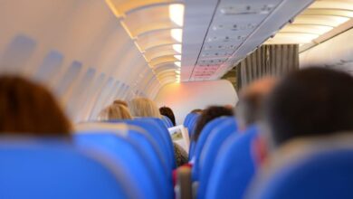 Man hailed for refusing to swap seats with pregnant woman in plane