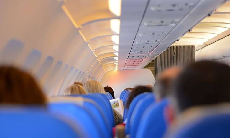 Man hailed for refusing to swap seats with pregnant woman in plane