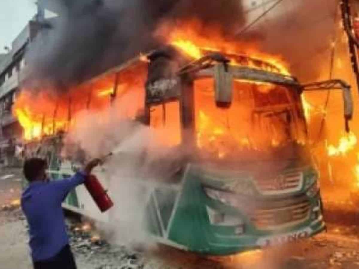 Bangladesh: Amid unrest 12 vehicles set ablaze in last 24 hours