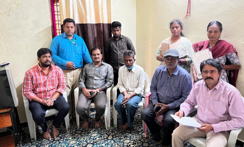 Hyderabad: Deceased Swiggy agent’s kin submit docs for compensation